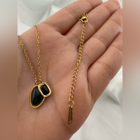 Anthropologie Elegant dark green and Black Pendant Necklace - Picture 4 of 5